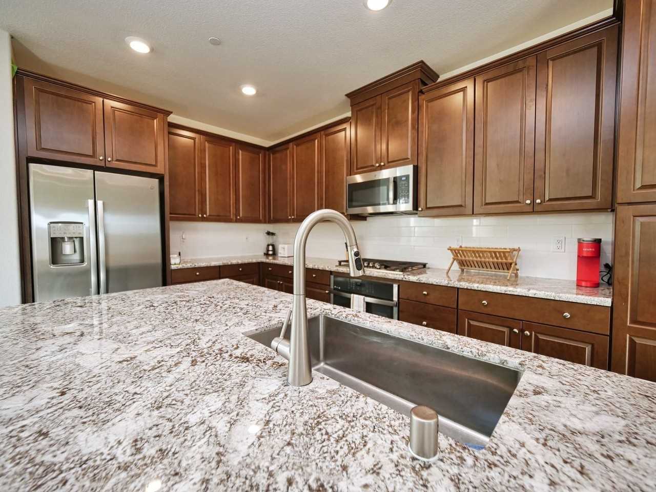 3606 Damora Ave - Photo 5 of 23