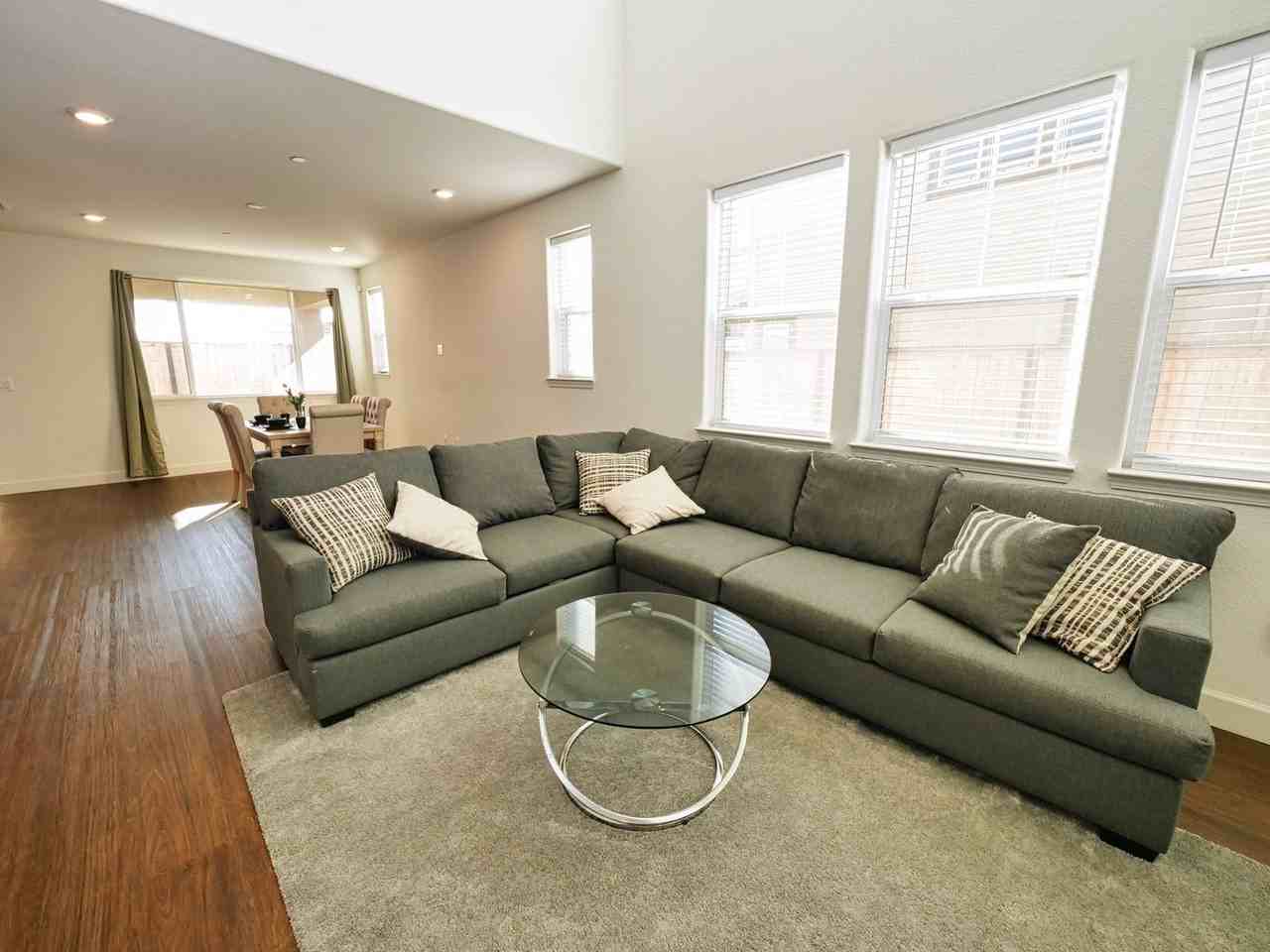 3606 Damora Ave - Photo 2 of 23