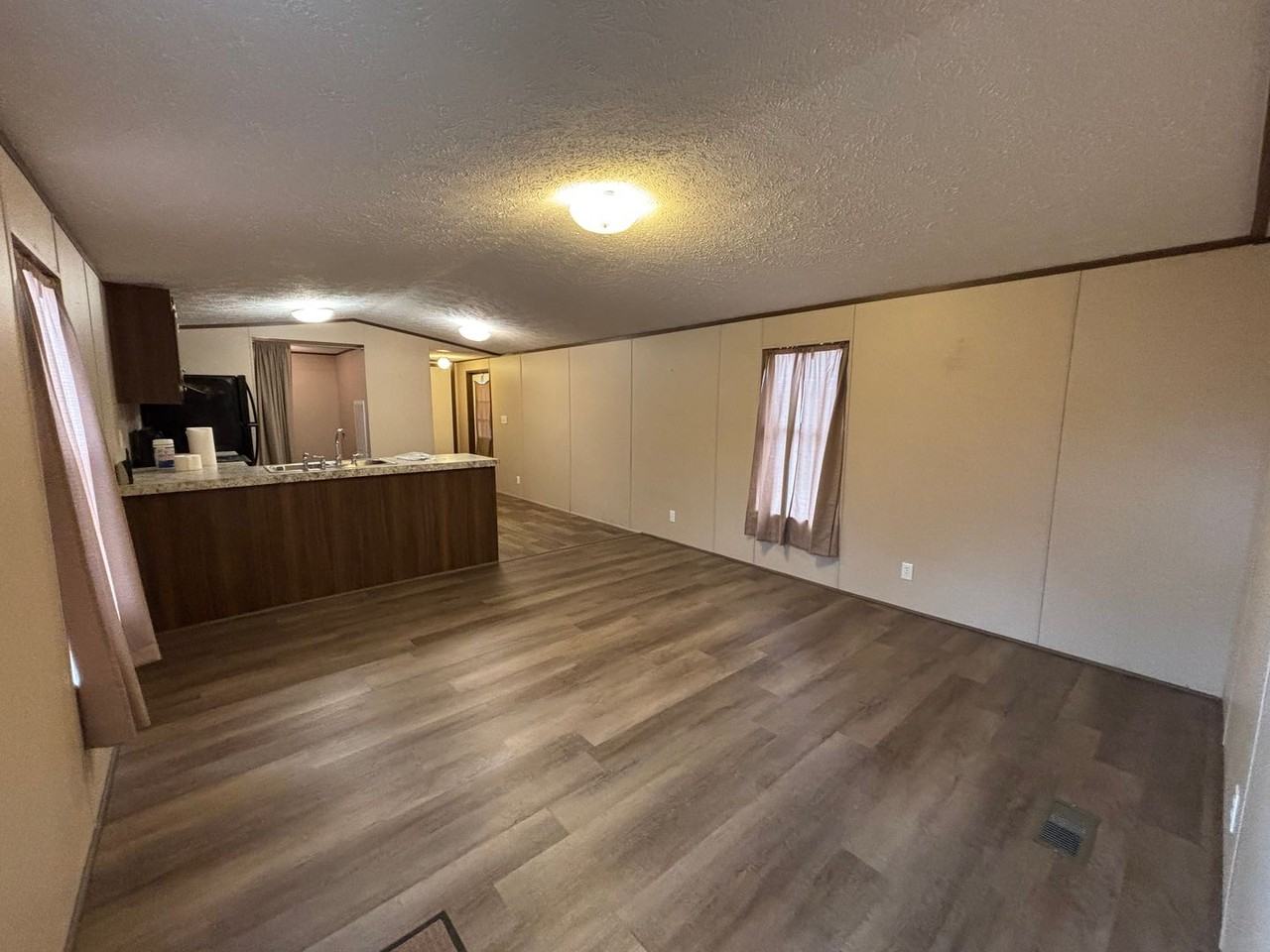 109 N Queens St - Photo 3 of 16