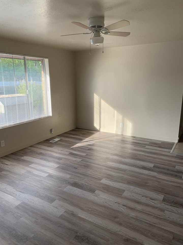 2564 S 800 E - Photo 3 of 6