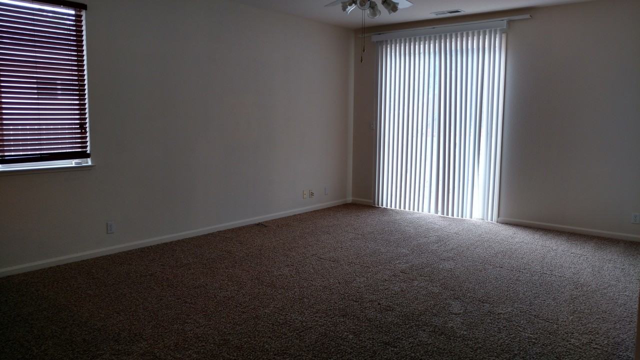 2027 Rawles Dr - Photo 2 of 7