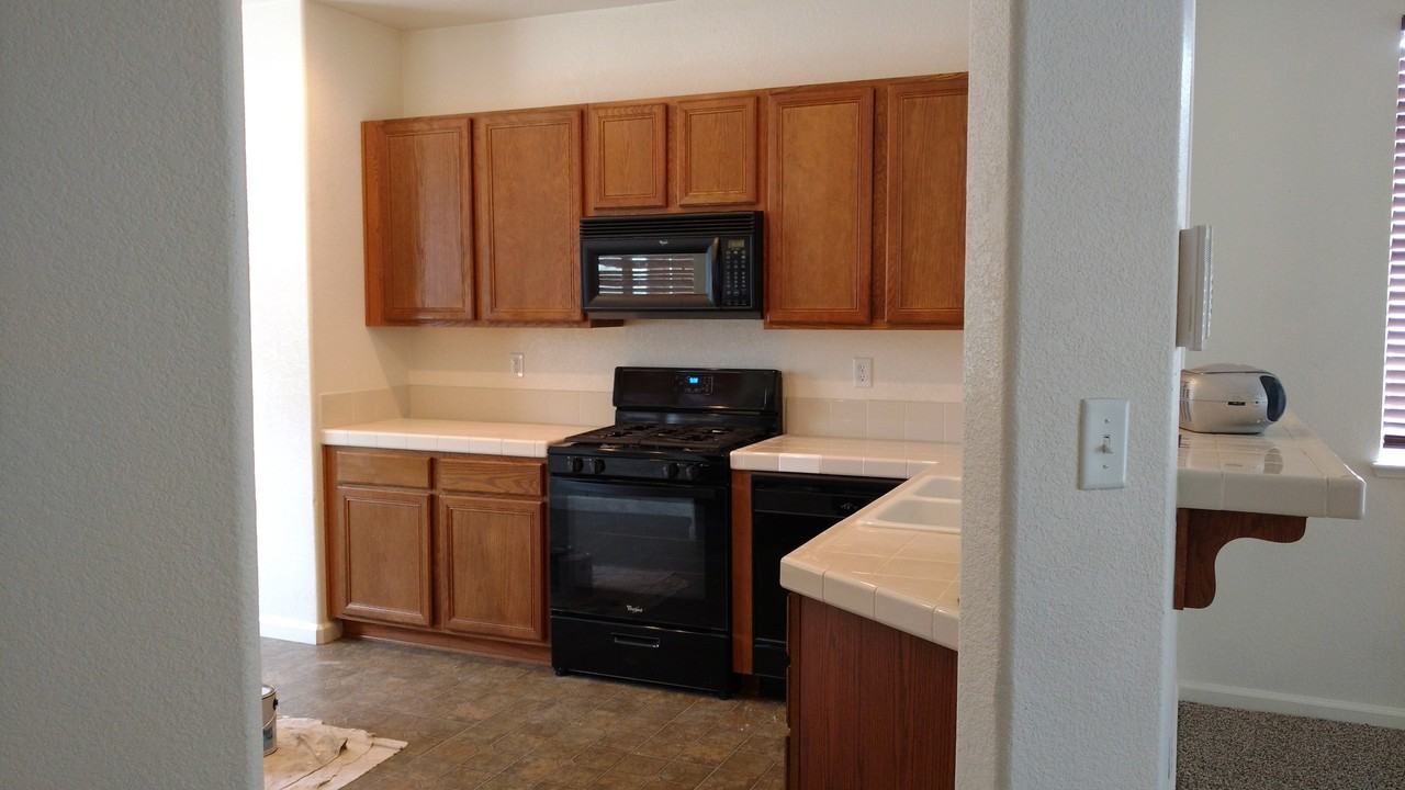 2027 Rawles Dr - Photo 3 of 7