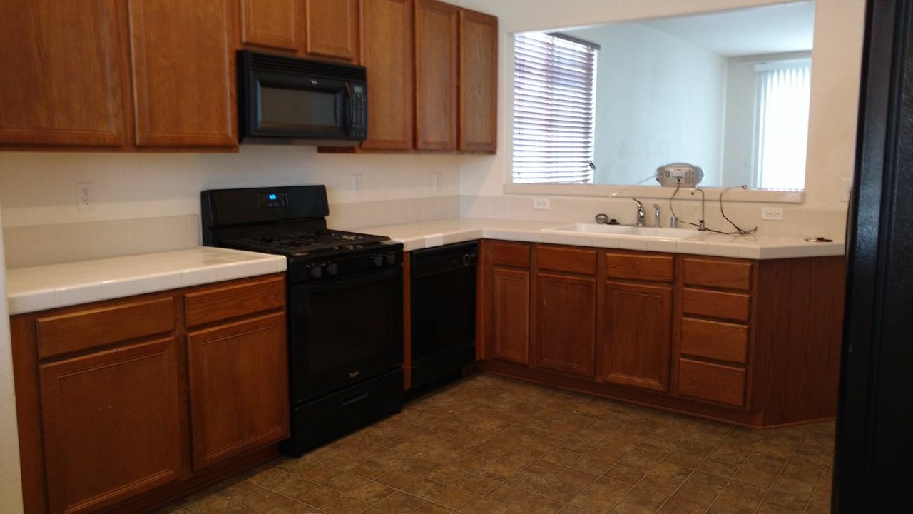 2027 Rawles Dr - Photo 4 of 7