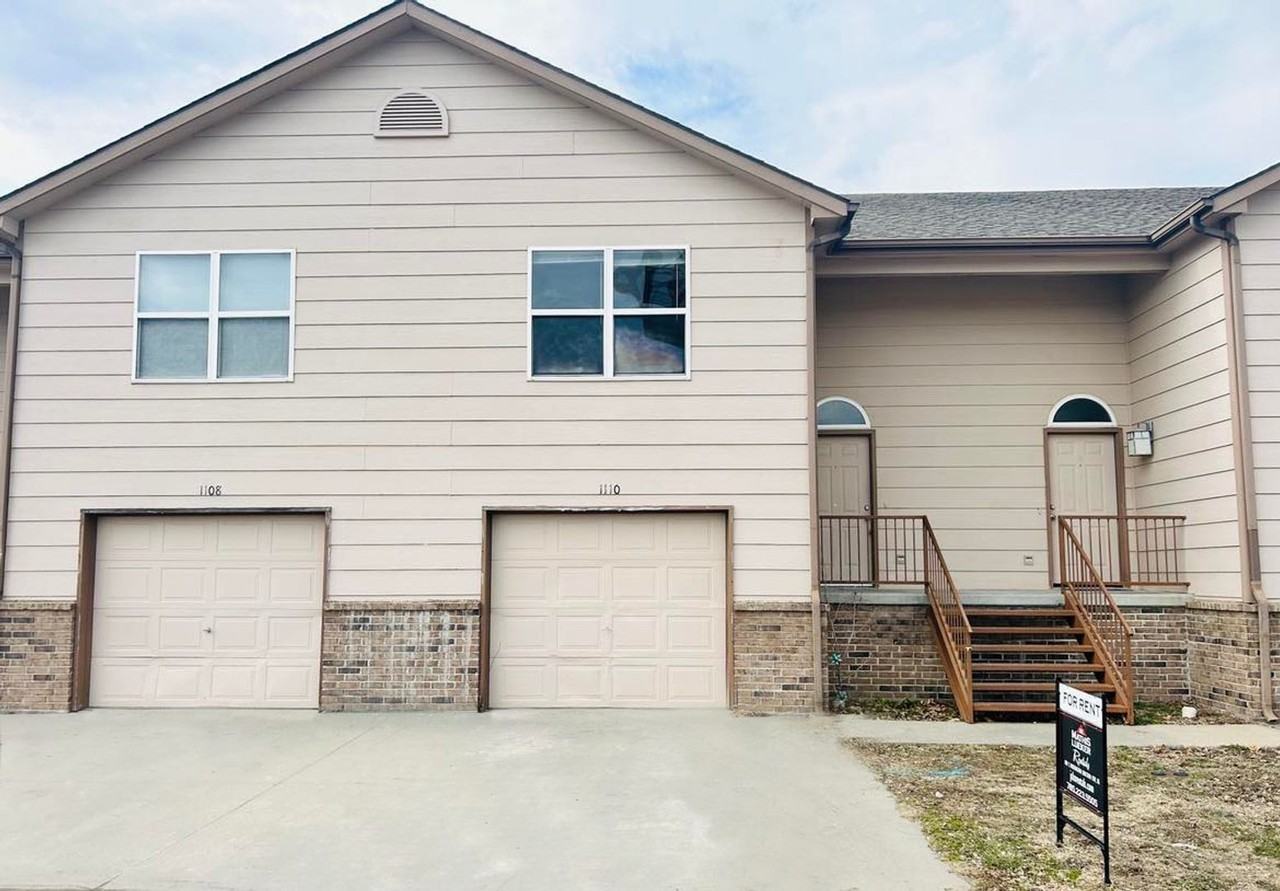 1110 Country Club Ln - Photo 2 of 20