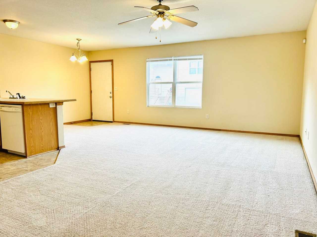 1110 Country Club Ln - Photo 5 of 20
