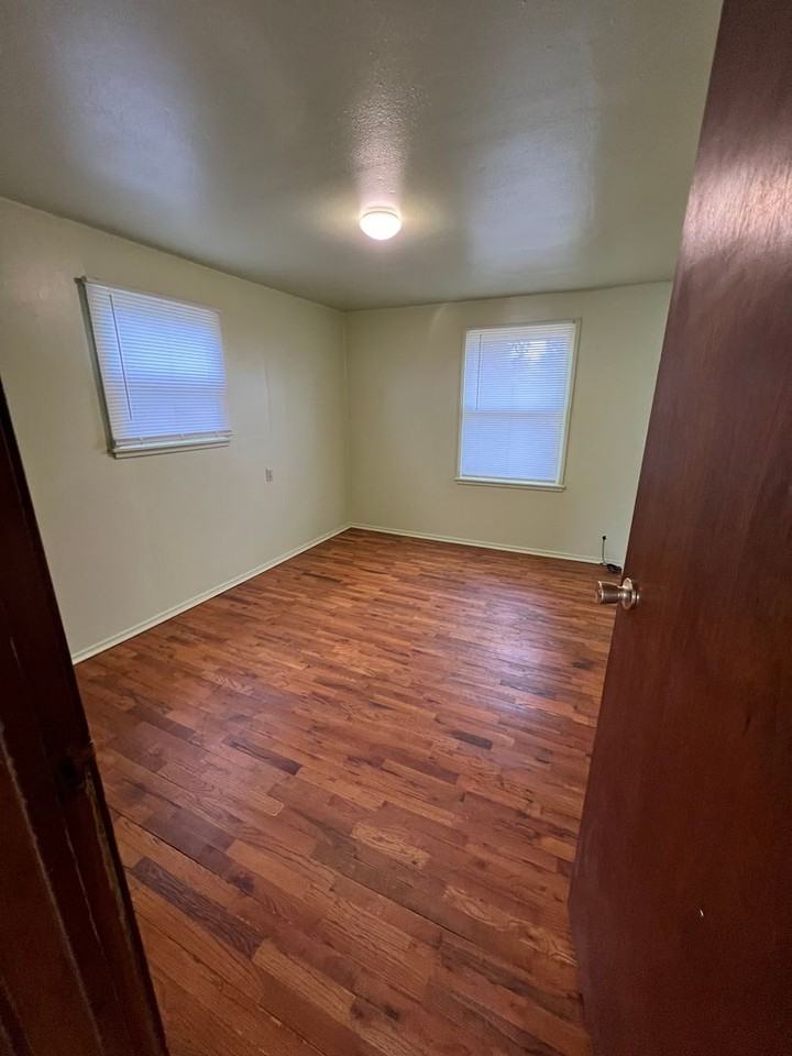 83 H St Ne - Photo 2 of 8