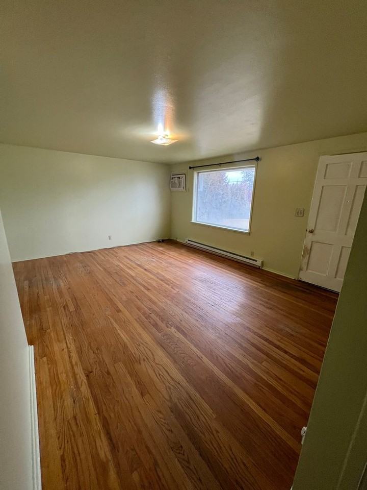 83 H St Ne - Photo 4 of 8