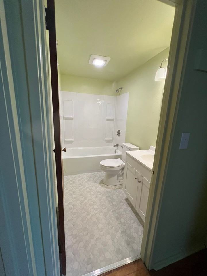 83 H St Ne - Photo 5 of 8