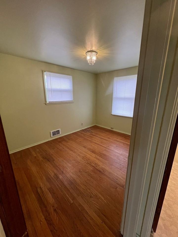 83 H St Ne - Photo 7 of 8