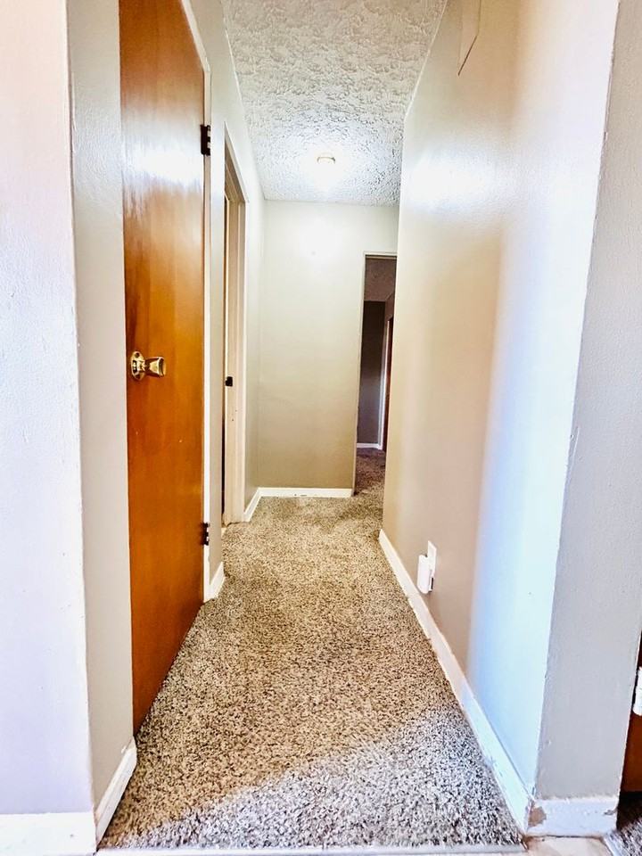 605 Sara St - Photo 7 of 15