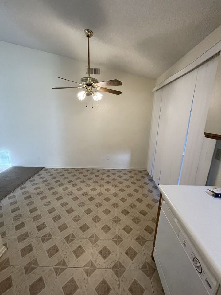 204 Meadowbrook Ct - Photo 7 of 18