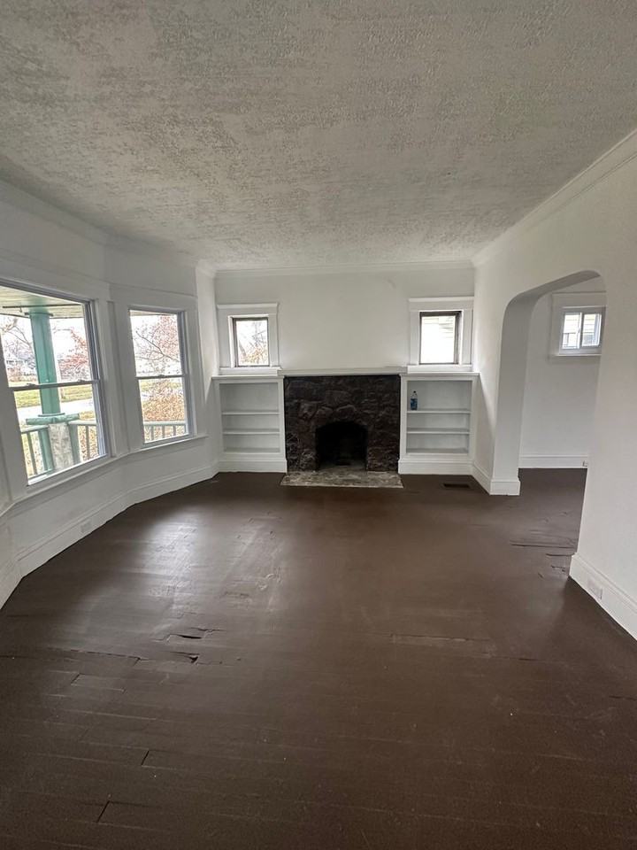 12327 Phillips Ave - Photo 3 of 12