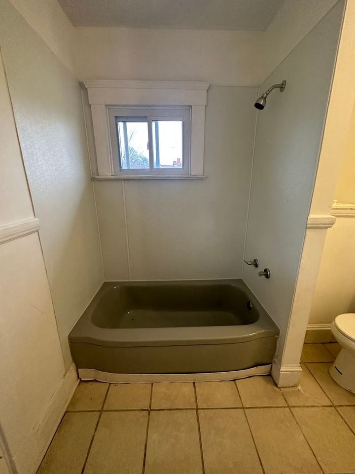 12327 Phillips Ave - Photo 6 of 12