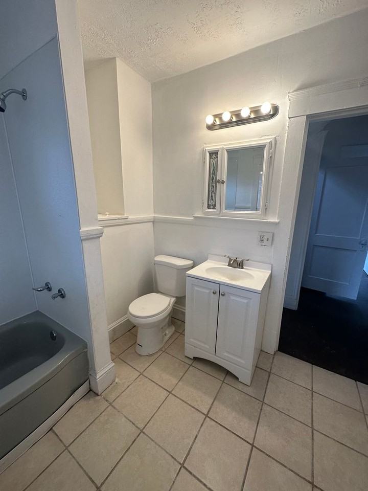 12327 Phillips Ave - Photo 7 of 12