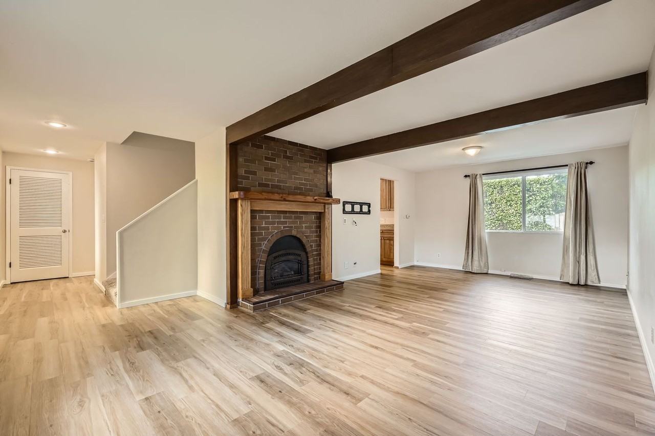 16240 Ne 18th St - Photo 3 of 22