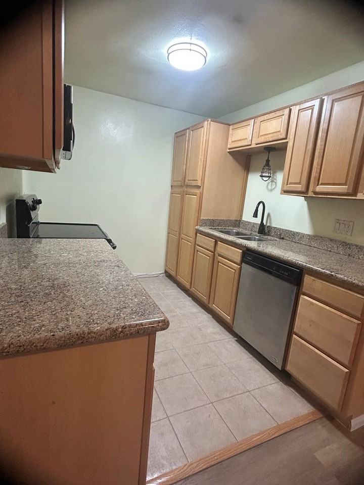 304 S Miraleste Dr #25 - Photo 7 of 22