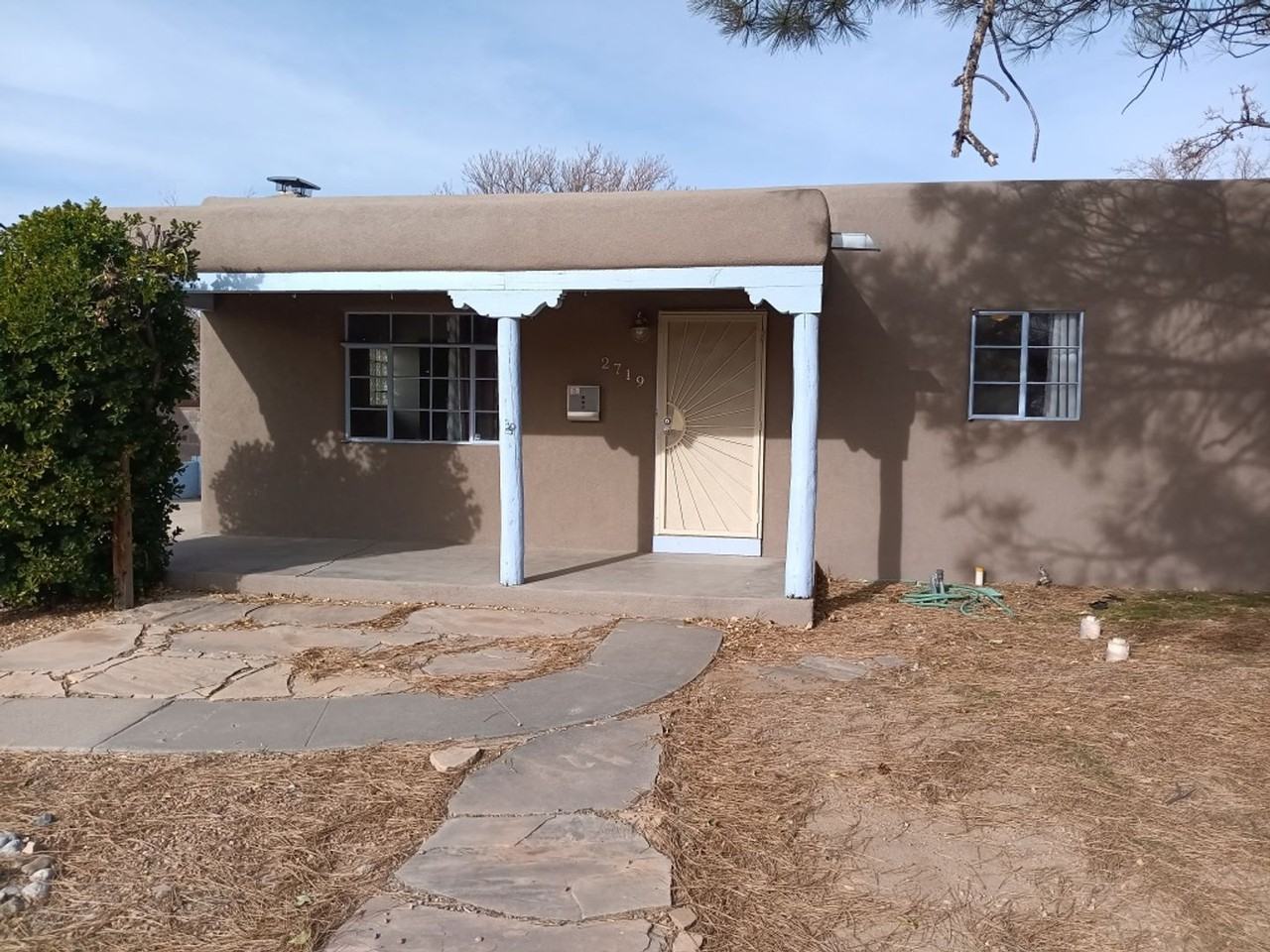 2719 Santa Cruz Ave Se - Photo 2 of 19