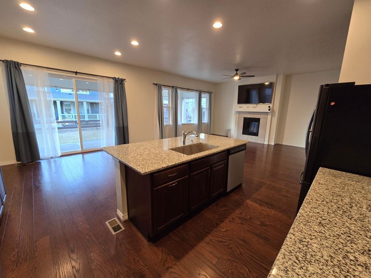 1878 Burke Dr - Photo 3 of 23