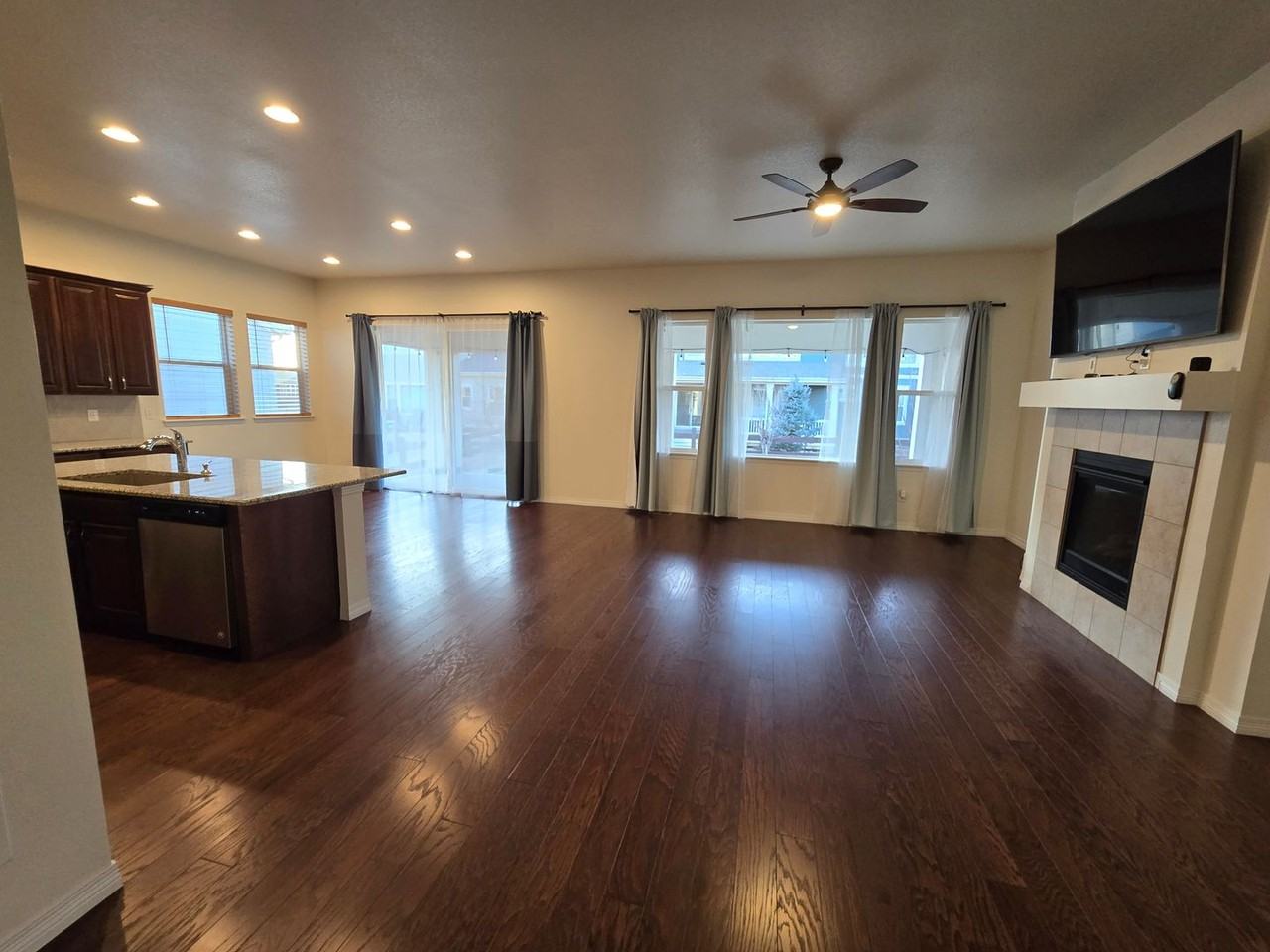 1878 Burke Dr - Photo 4 of 23