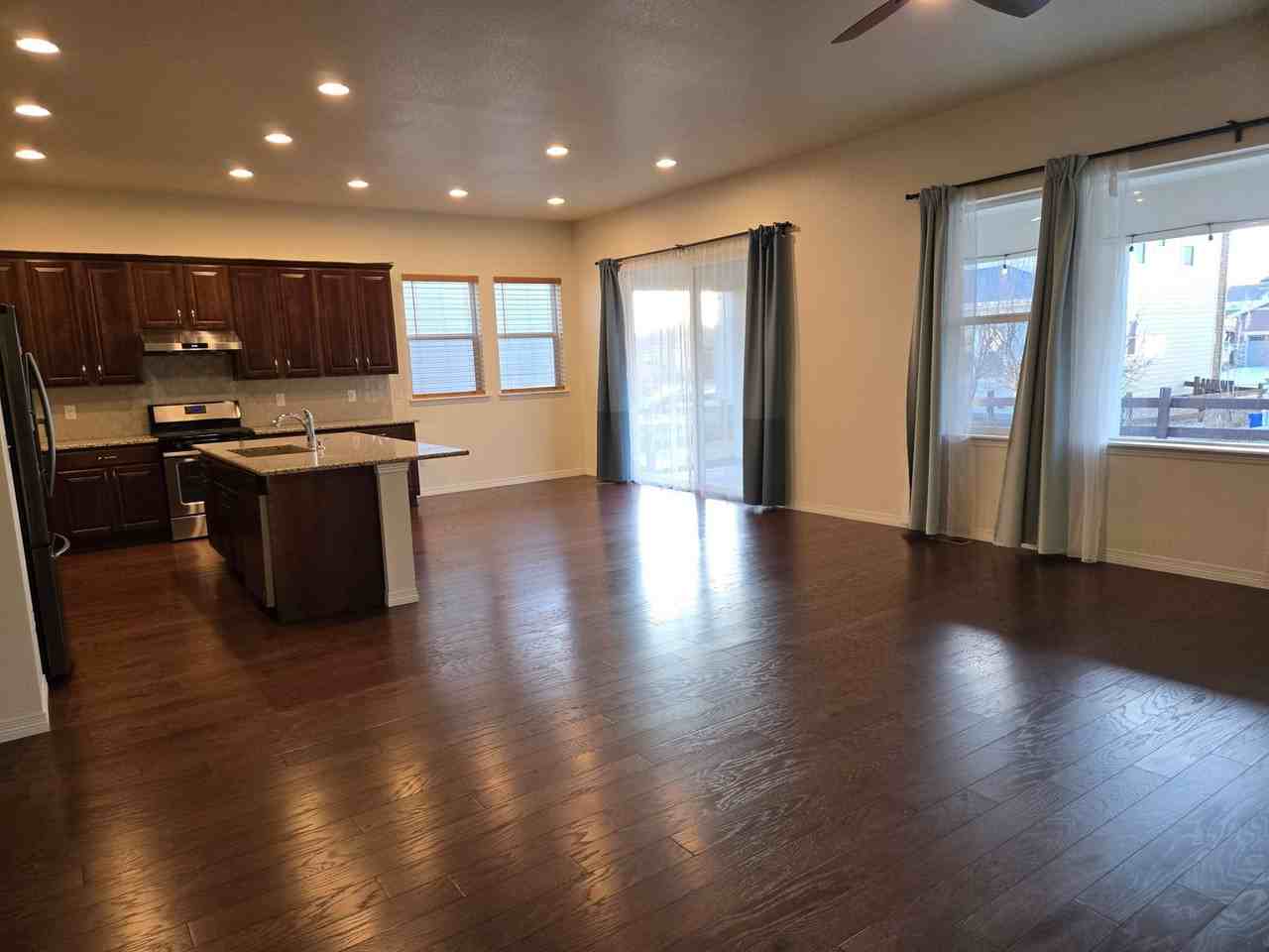 1878 Burke Dr - Photo 5 of 23