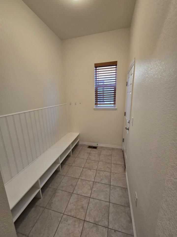 1878 Burke Dr - Photo 7 of 23