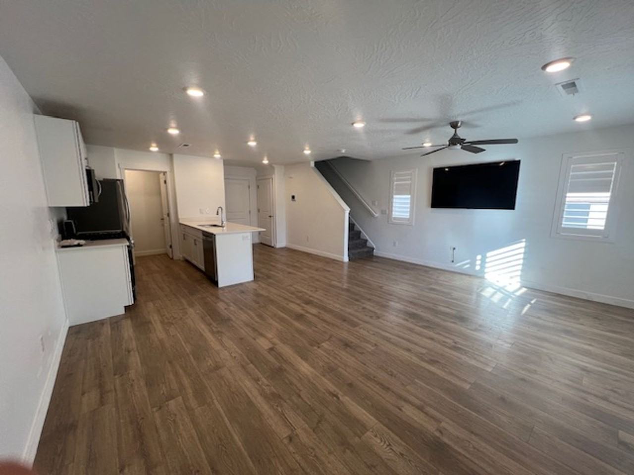 3302 E Elkhorn Ln - Photo 2 of 40