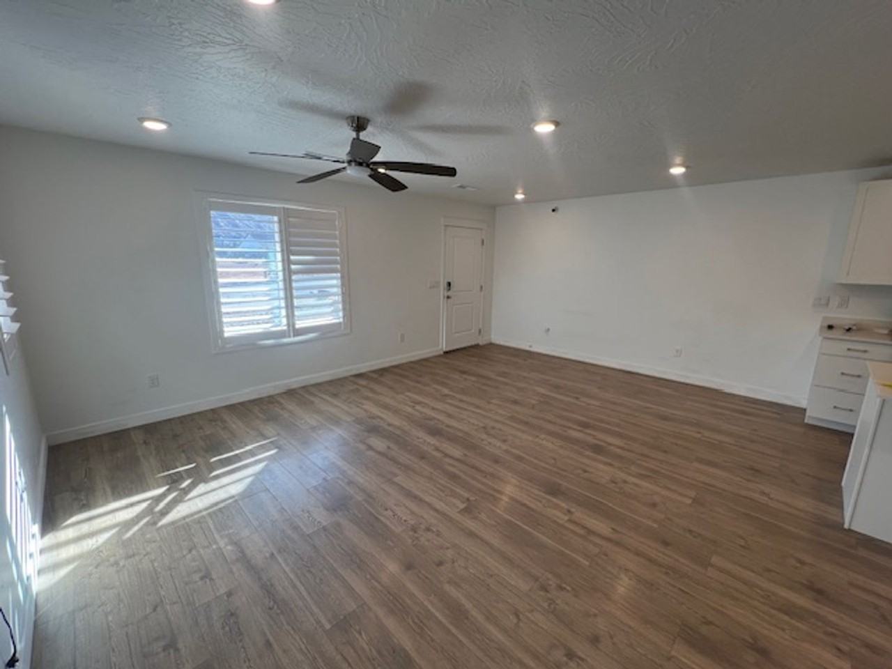 3302 E Elkhorn Ln - Photo 3 of 40