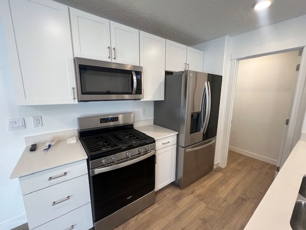 3302 E Elkhorn Ln - Photo 5 of 40