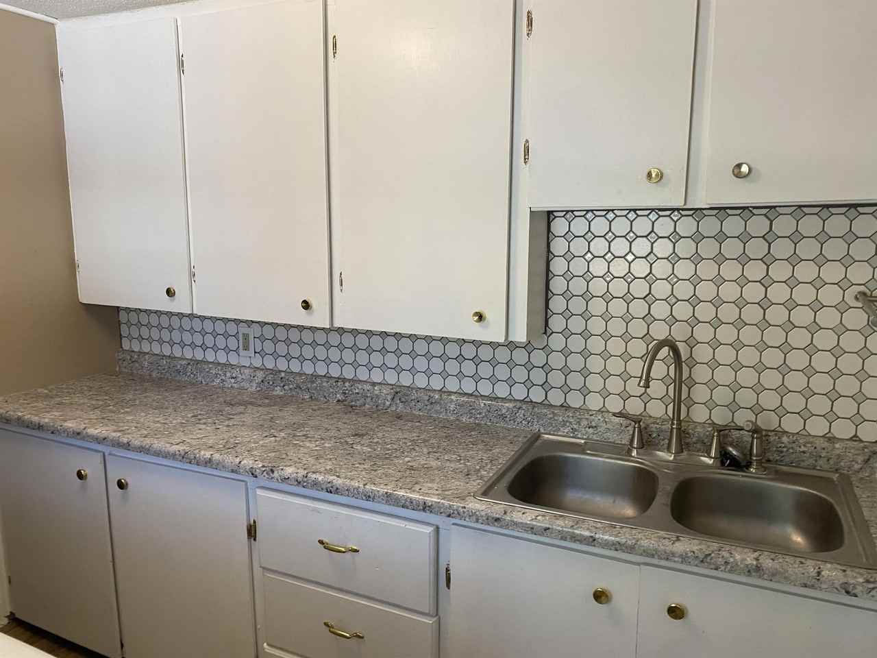 708 W Lyon St - Photo 2 of 7