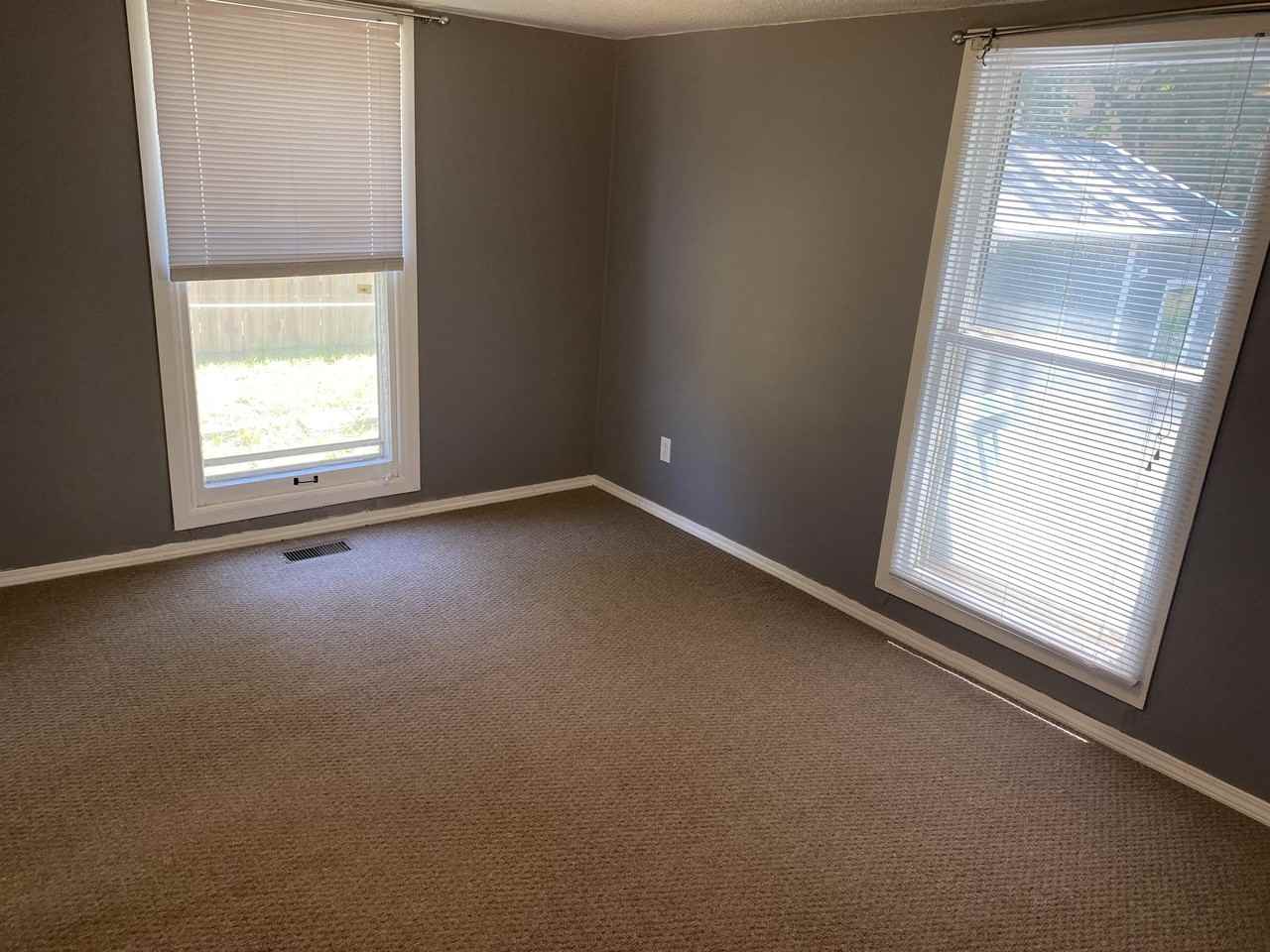 708 W Lyon St - Photo 3 of 7