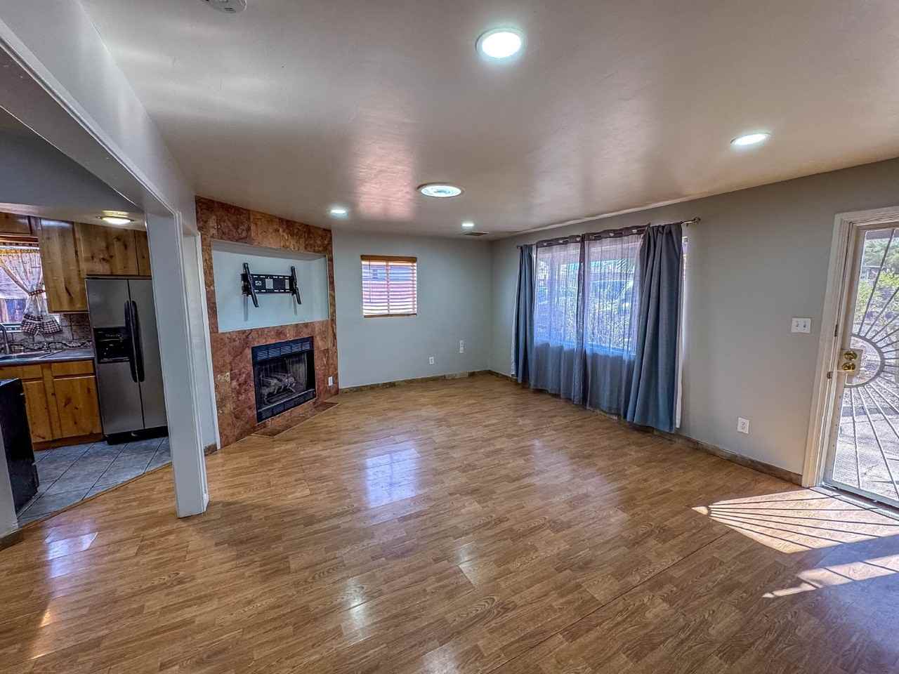 1309 E Elm St - Photo 7 of 19