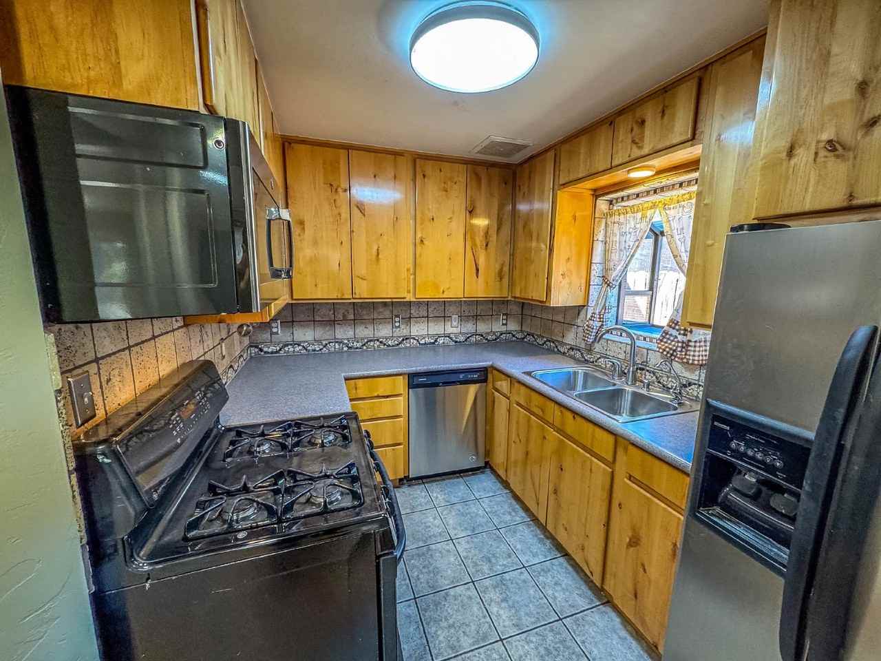 1309 E Elm St - Photo 3 of 19