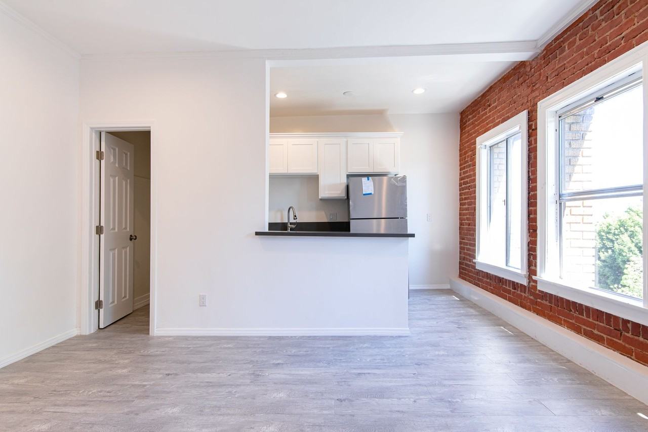 Urban Living at its Best - Photo 3 of 16