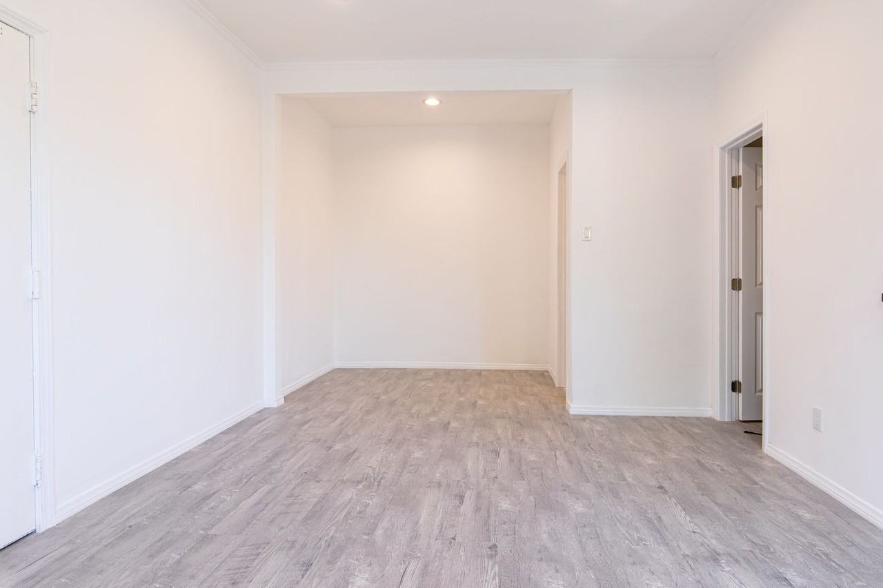 Urban Living at its Best - Photo 5 of 16