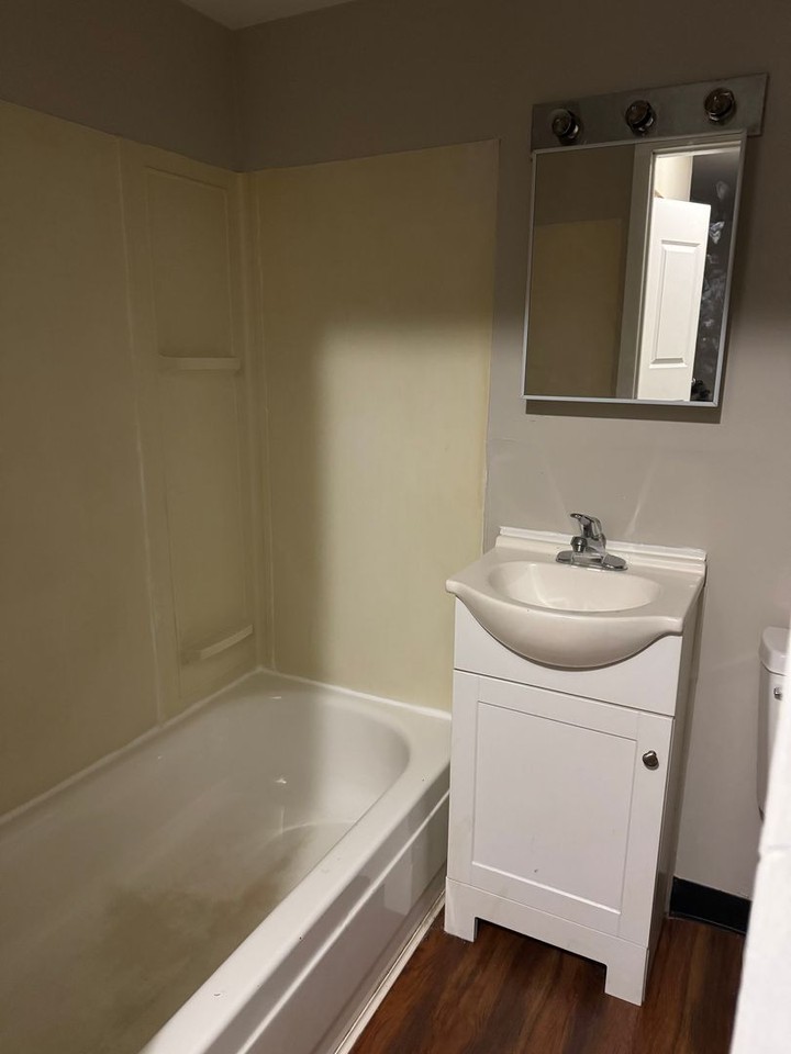 1293 Neil Ave. apartment units for lease - Photo 6 of 13