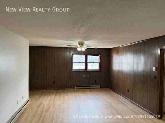 1566 Barringer St - Photo 3 of 10