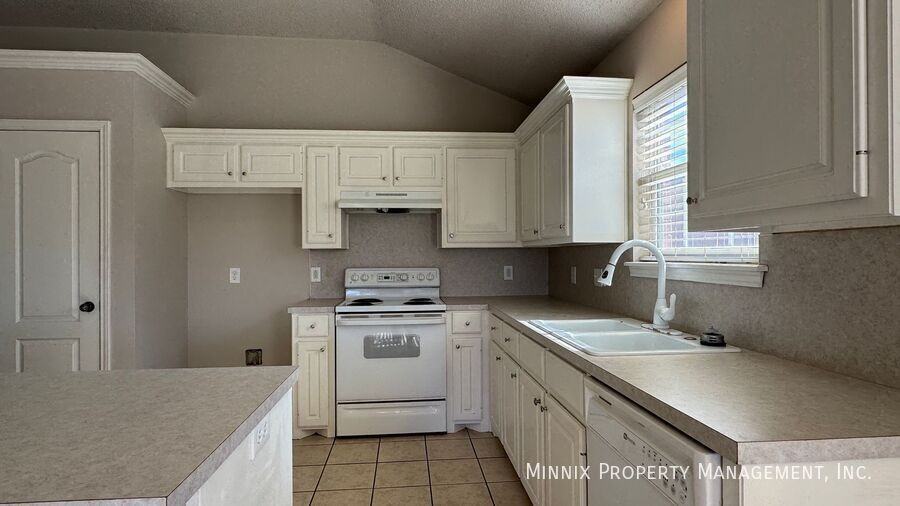 9704 Avenue U #B - Photo 7 of 20