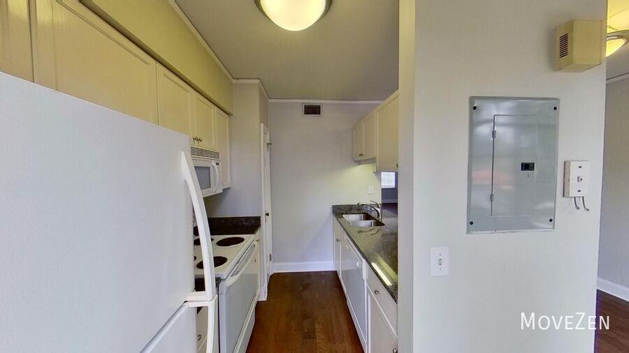 1700 N Elm St #Q1 - Photo 4 of 34