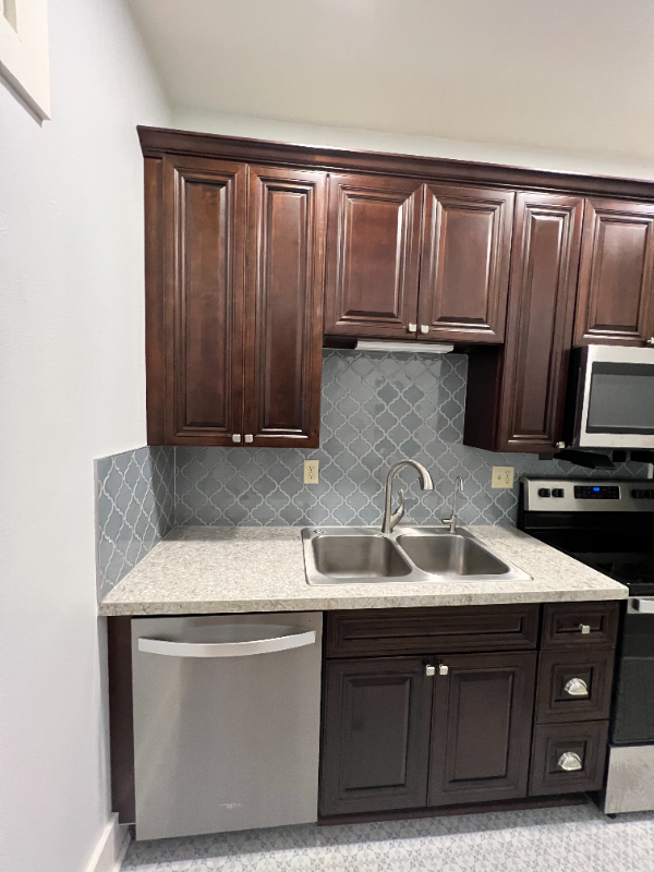 516 E 8th St #B - Photo 3 of 20