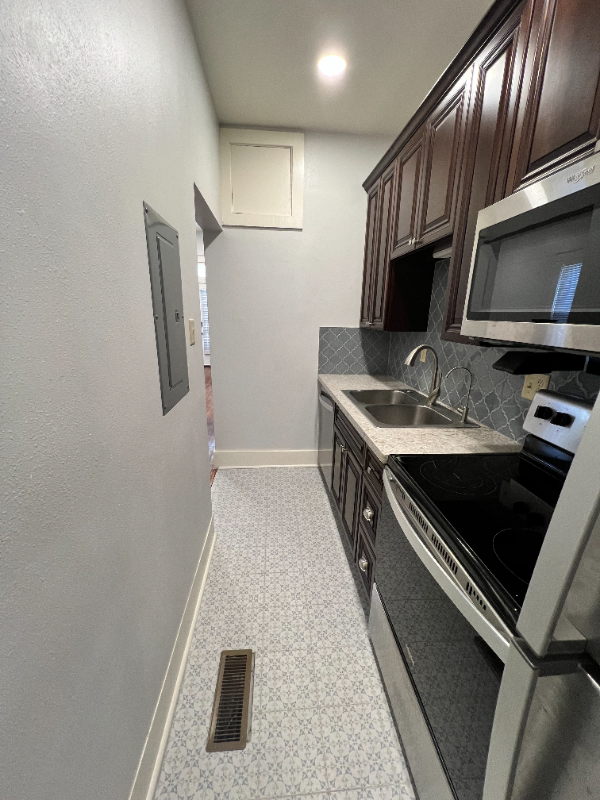 516 E 8th St #B - Photo 5 of 20