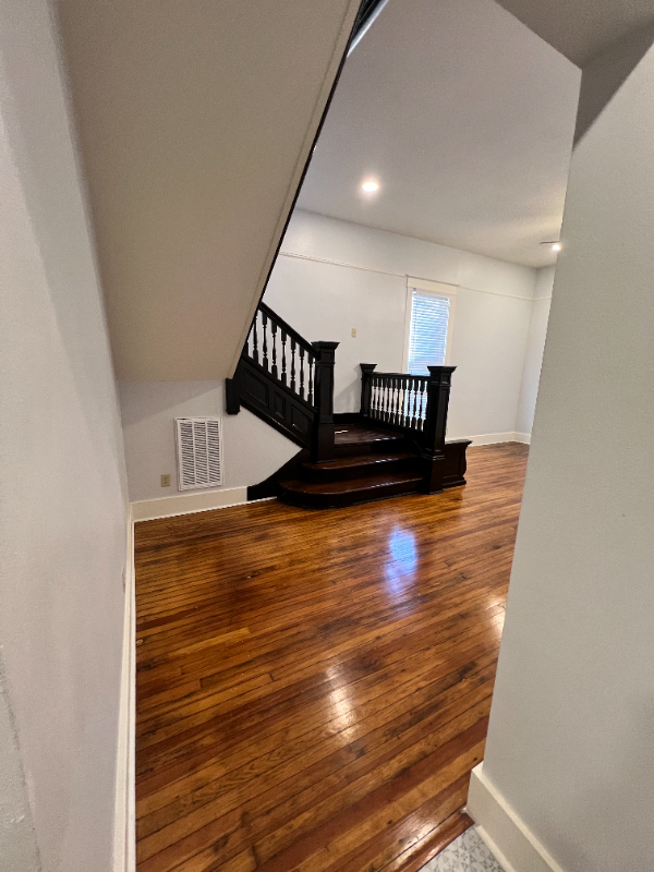 516 E 8th St #B - Photo 6 of 20