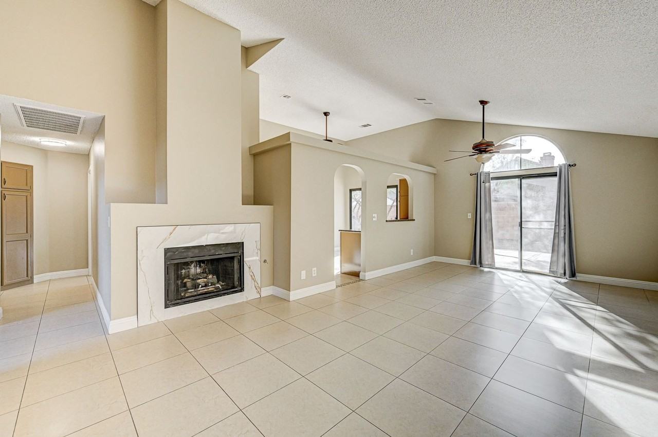 2723 Lovington Dr - Photo 3 of 37