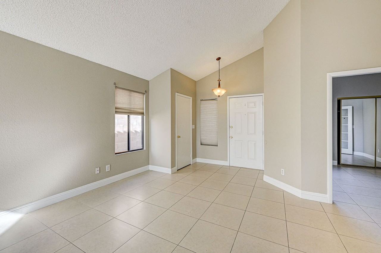 2723 Lovington Dr - Photo 5 of 37