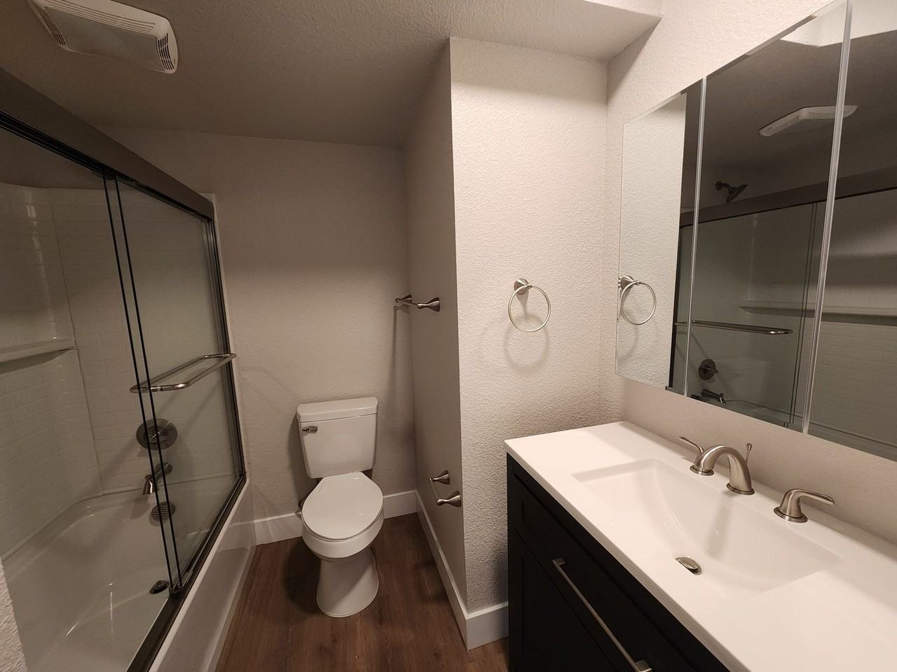 843 9th Ave - Photo 3 of 7