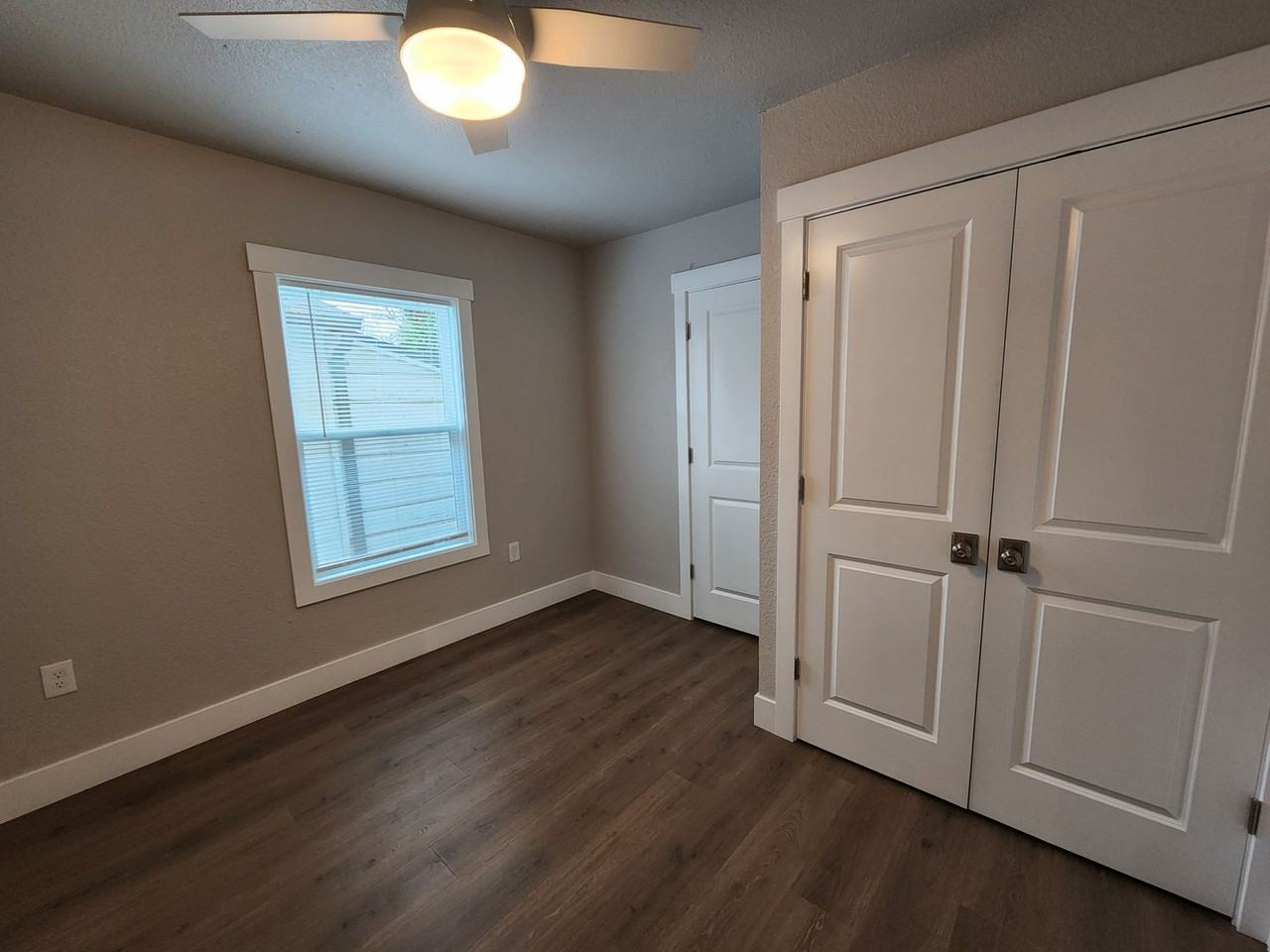 843 9th Ave - Photo 4 of 7