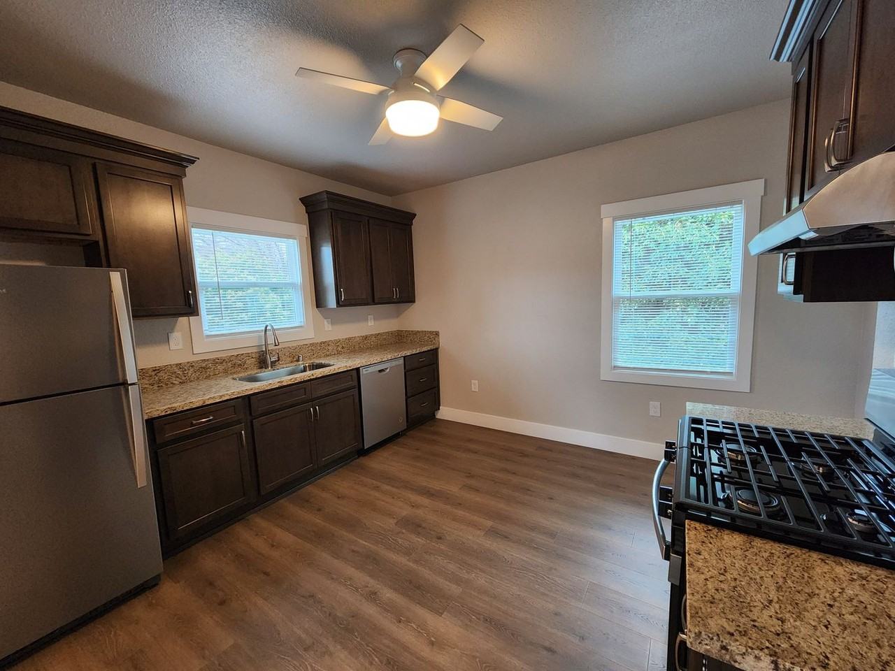 845 9th Ave - Photo 6 of 8