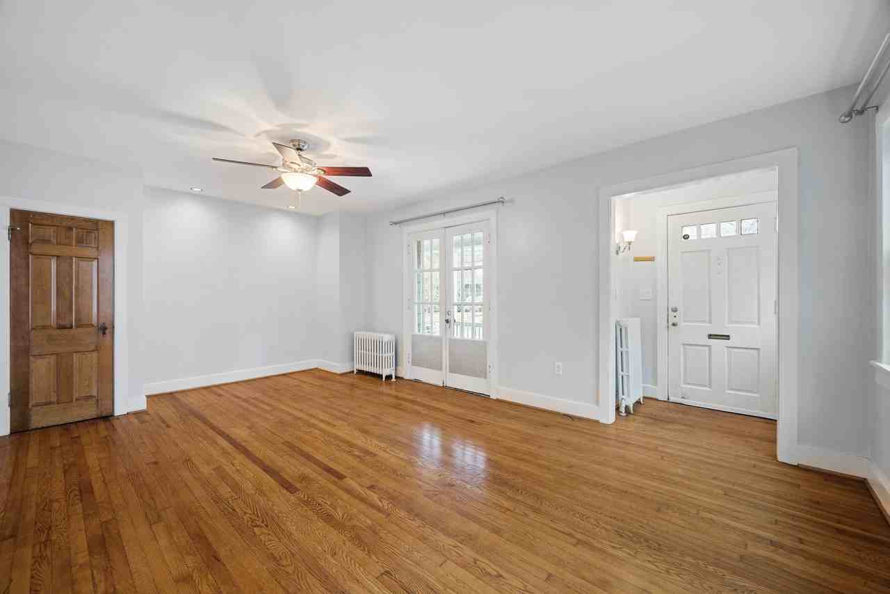 320 61st St - Photo 4 of 18