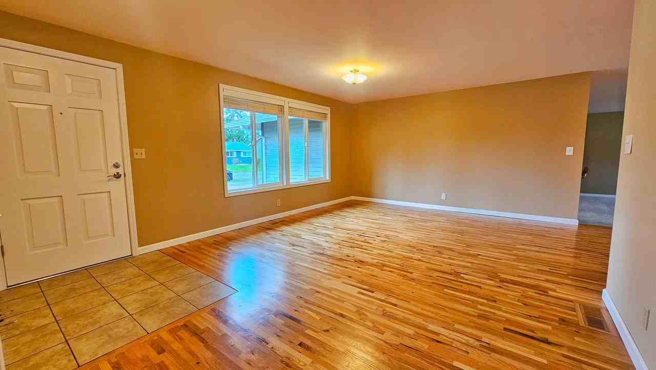 5510 156th Ave Ne - Photo 2 of 22