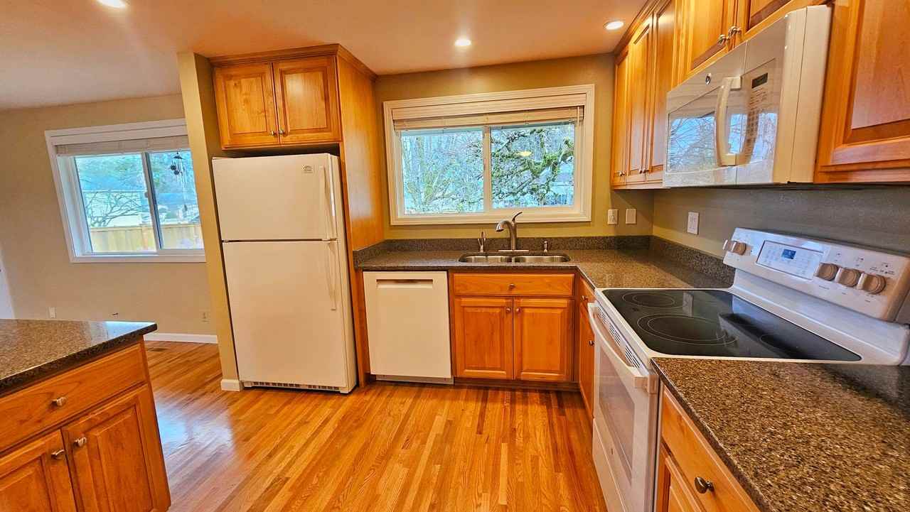 5510 156th Ave Ne - Photo 6 of 22