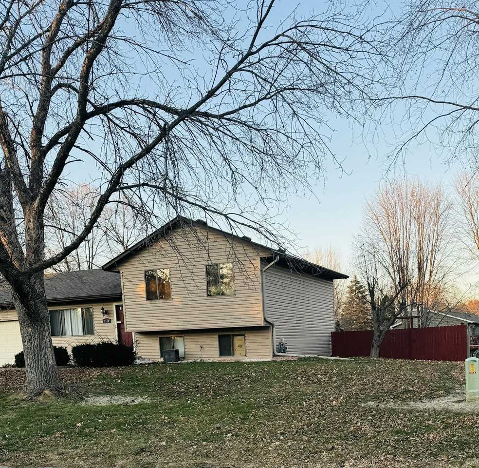 1810 Karis Way - Photo 2 of 22